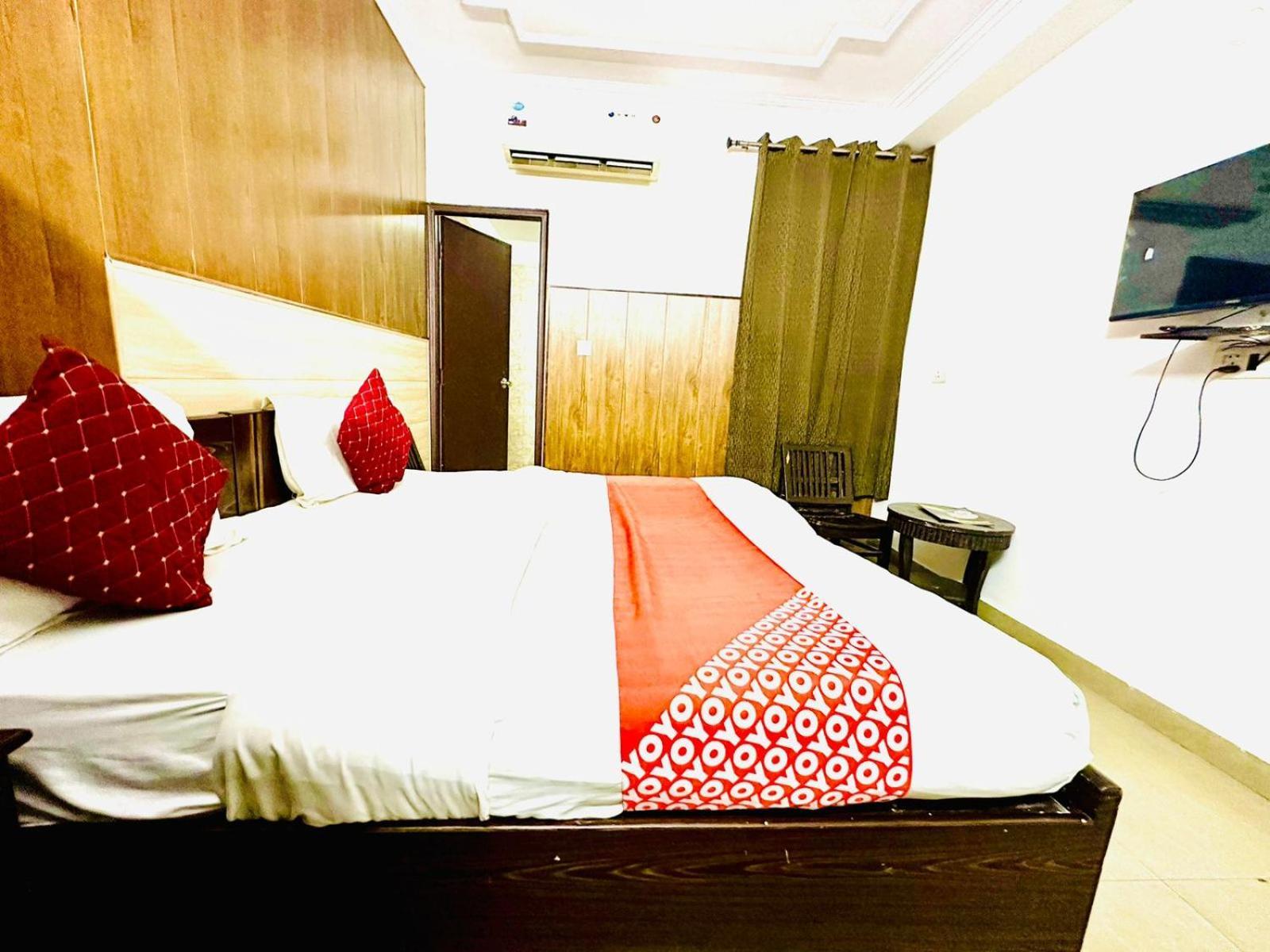 Hotel Galaxy Inn Near Delhi International Airport Neu-Delhi Exterior foto