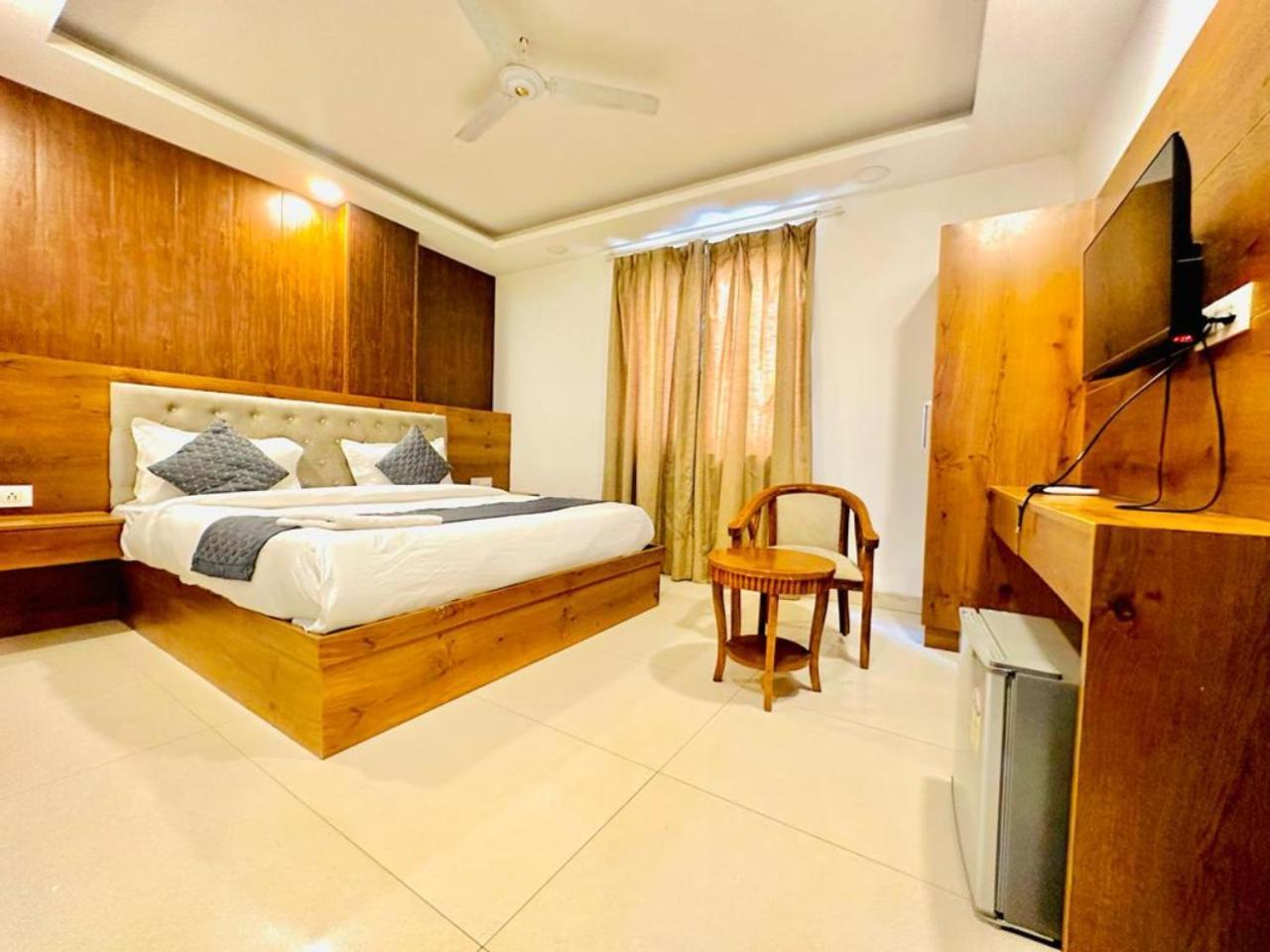 Hotel Galaxy Inn Near Delhi International Airport Neu-Delhi Exterior foto