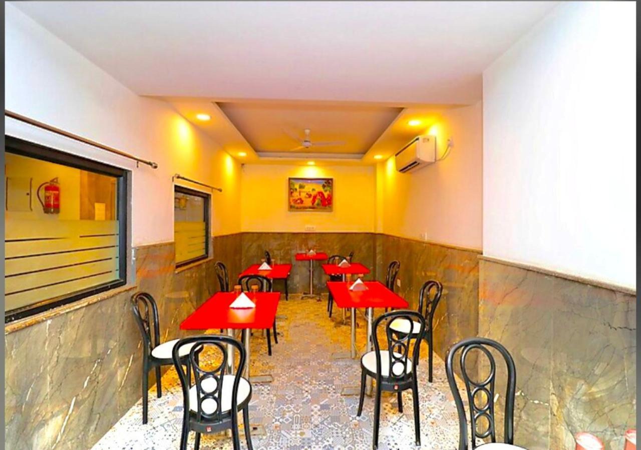 Hotel Galaxy Inn Near Delhi International Airport Neu-Delhi Exterior foto