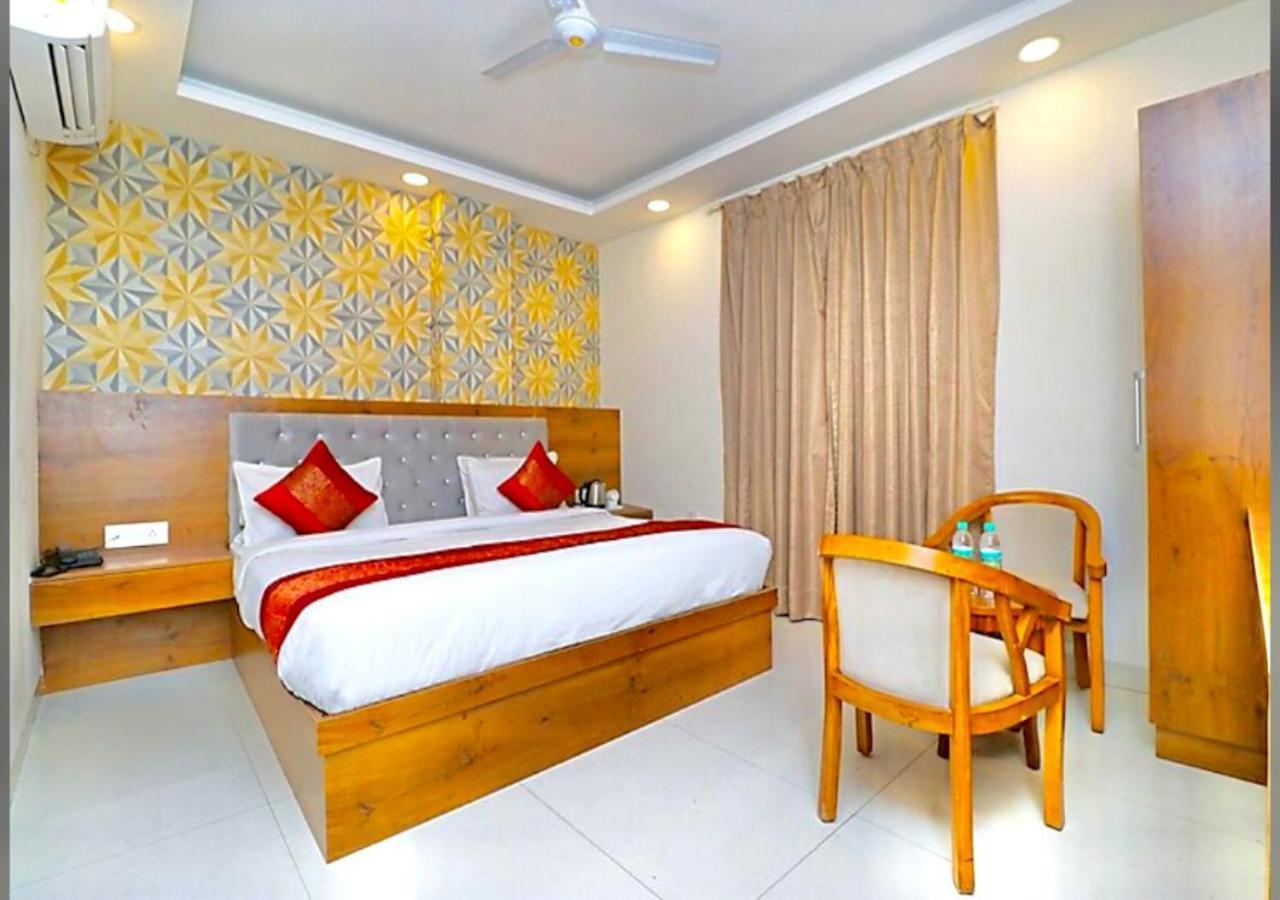 Hotel Galaxy Inn Near Delhi International Airport Neu-Delhi Exterior foto