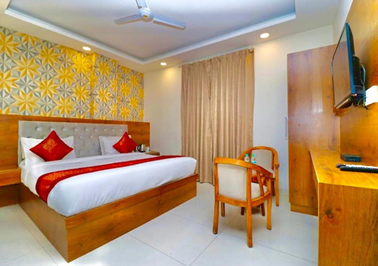 Hotel Galaxy Inn Near Delhi International Airport Neu-Delhi Exterior foto