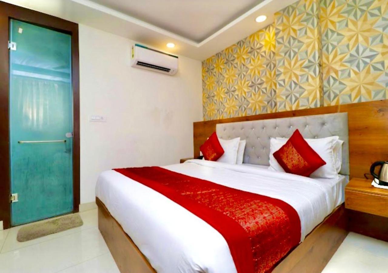 Hotel Galaxy Inn Near Delhi International Airport Neu-Delhi Exterior foto
