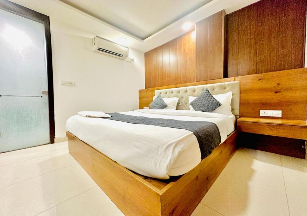 Hotel Galaxy Inn Near Delhi International Airport Neu-Delhi Exterior foto