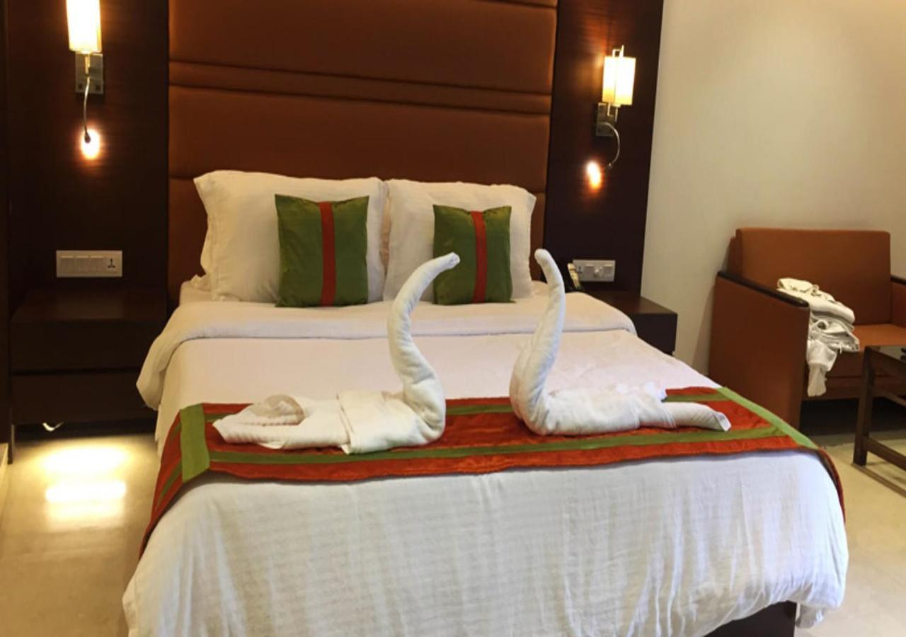 Hotel Galaxy Inn Near Delhi International Airport Neu-Delhi Exterior foto
